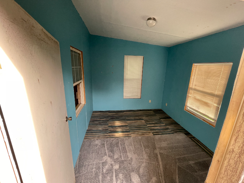 916 Forsythe St - Photo 6 of 7