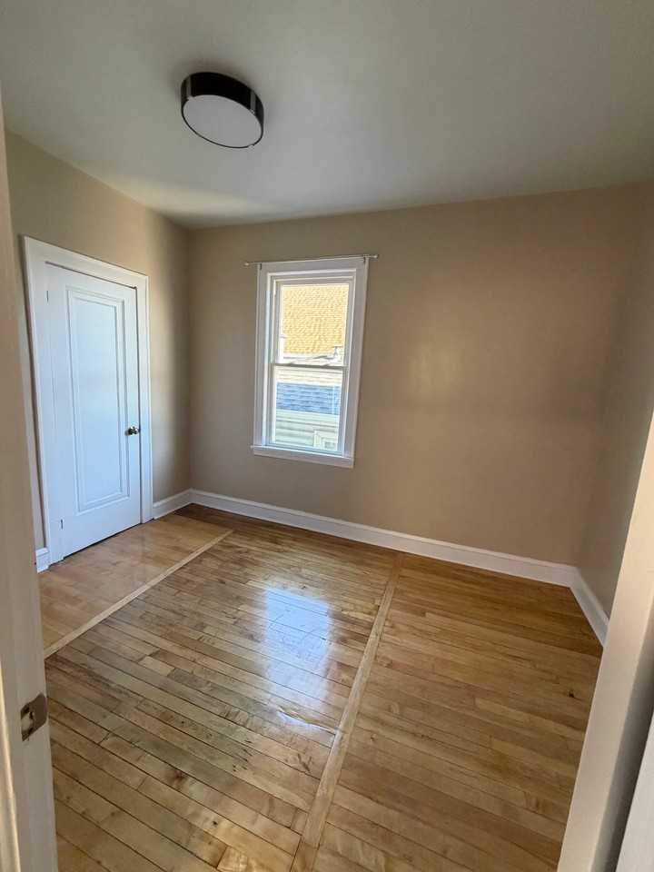 4643 S Albany Ave - Photo 2 of 8