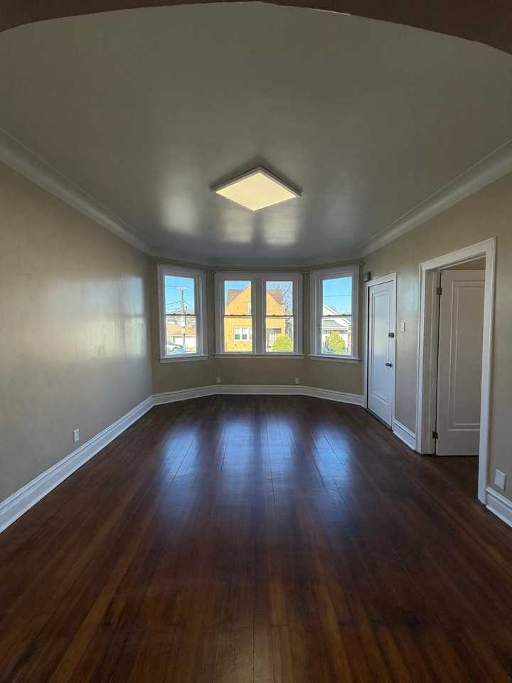 4643 S Albany Ave - Photo 3 of 8