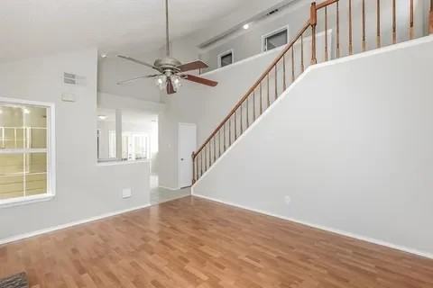 10020 Lone Eagle Dr - Photo 4 of 16