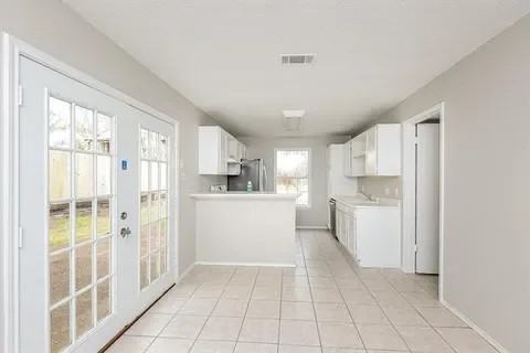 10020 Lone Eagle Dr - Photo 6 of 16