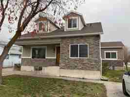 featured image of 460 E St #UP