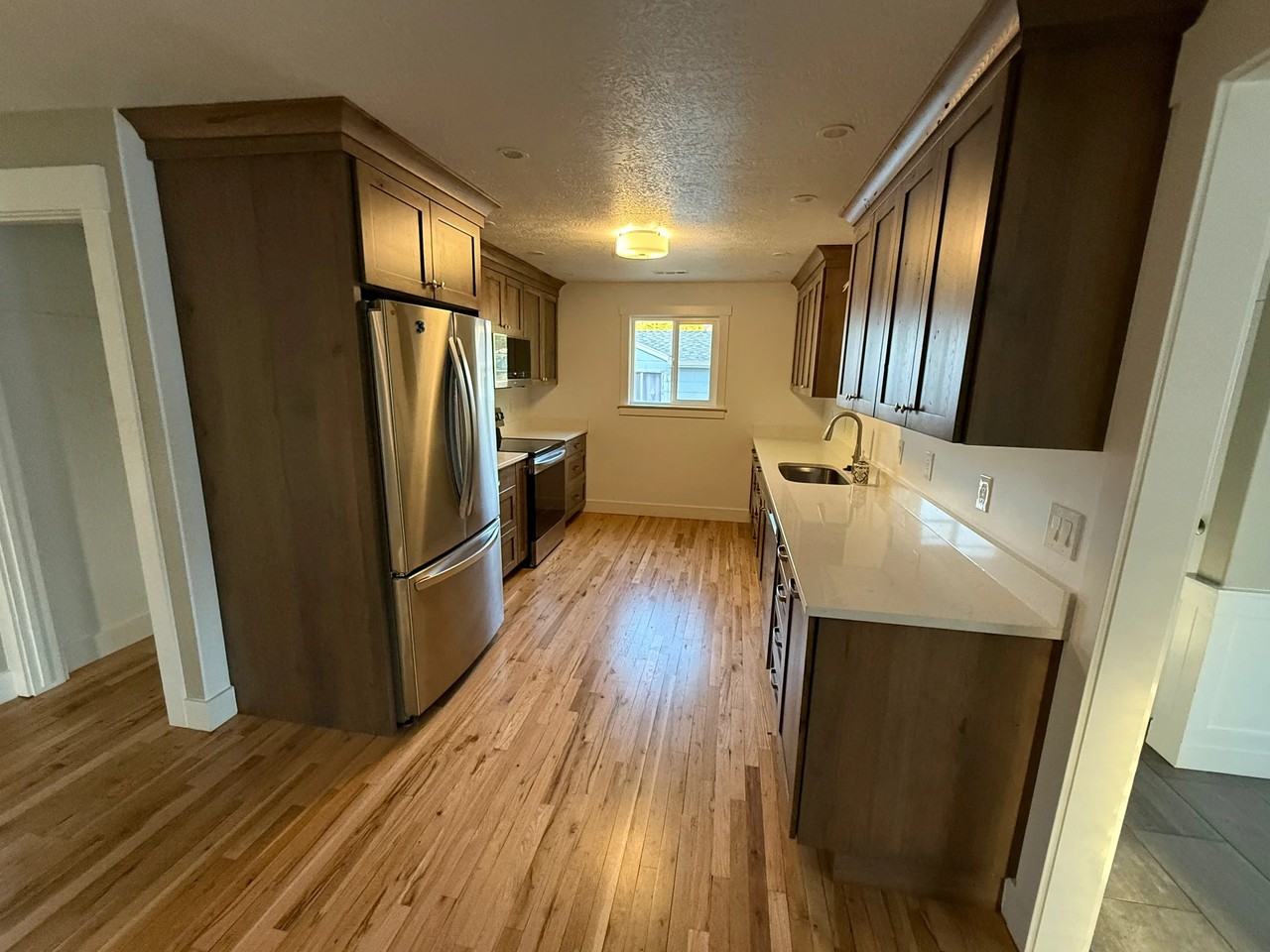 460 E St #UP - Photo 3 of 16