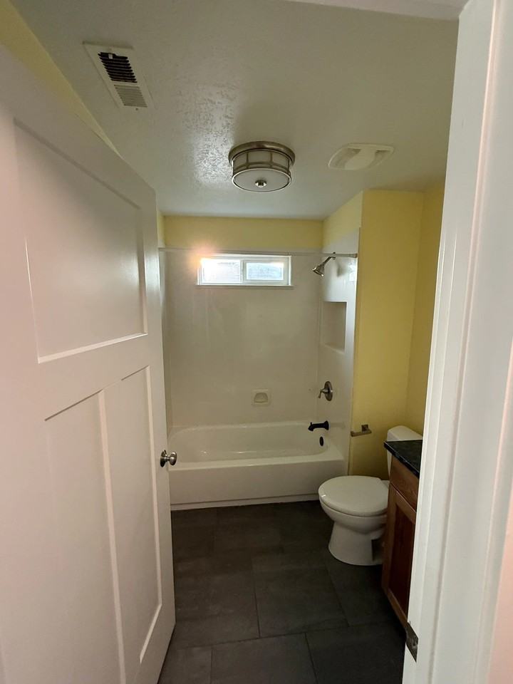 460 E St #UP - Photo 5 of 16