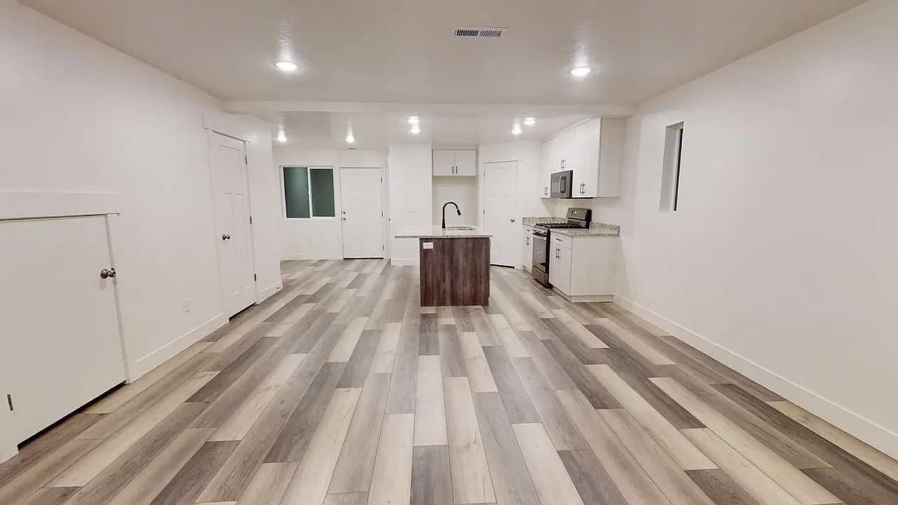 920 Se #17G - Photo 2 of 10