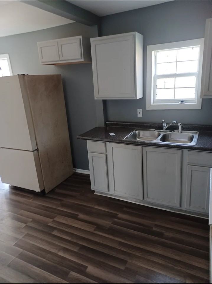 4056 Powell St - Photo 5 of 7