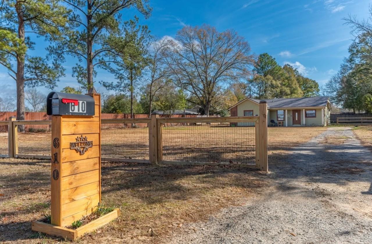 610 Jones Rd - Photo 2 of 16