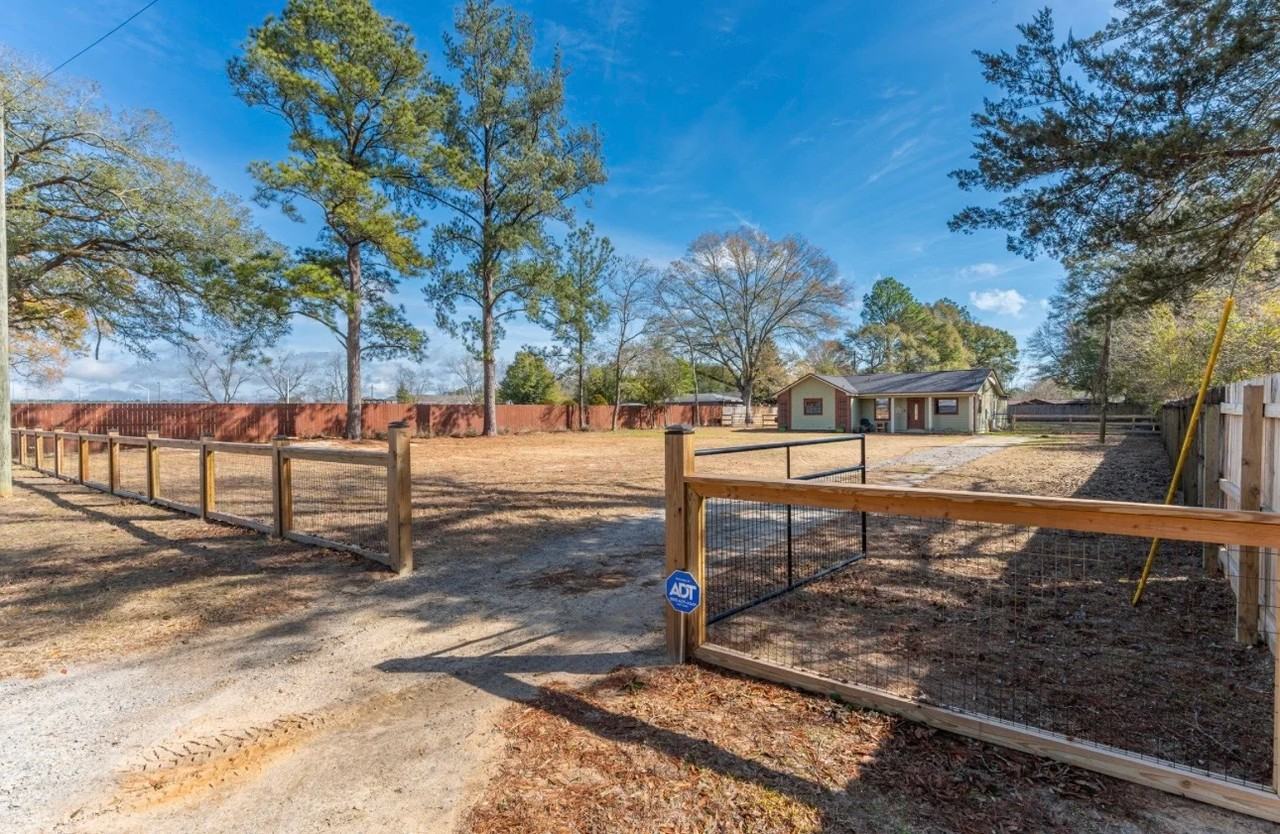 610 Jones Rd - Photo 3 of 16