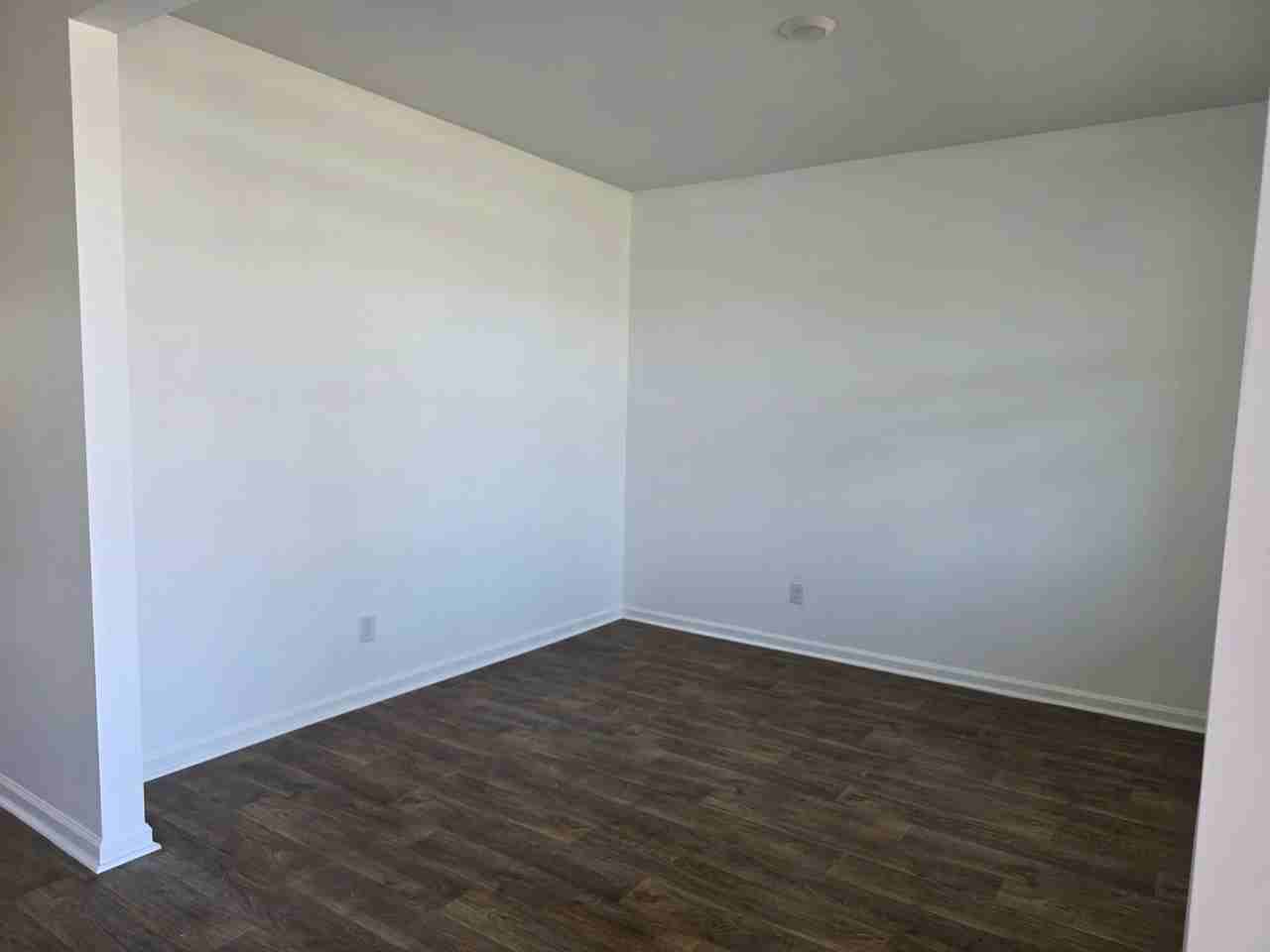 104 Decker Dr - Photo 4 of 10