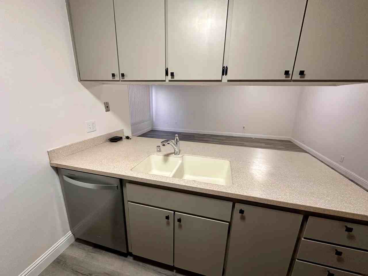 1906 San Jose Dr - Photo 2 of 13