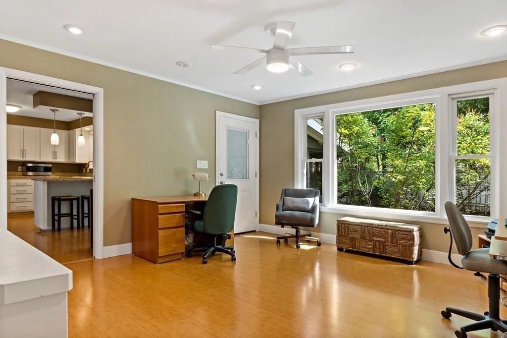 645 Florence St - Photo 4 of 20