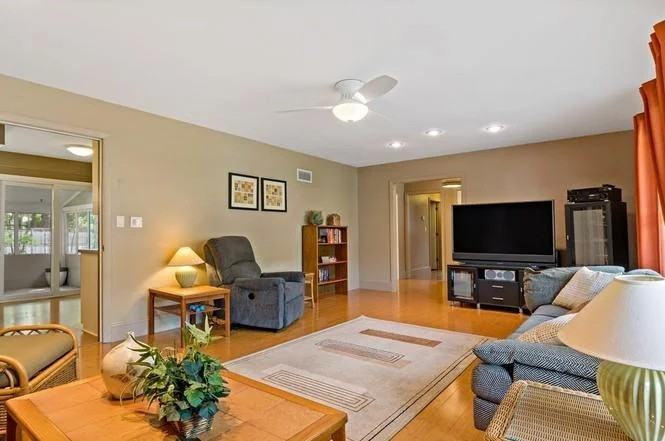 645 Florence St - Photo 6 of 20