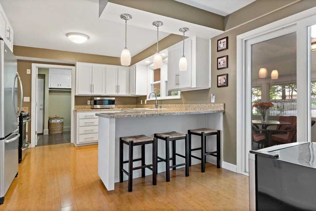 645 Florence St - Photo 7 of 20