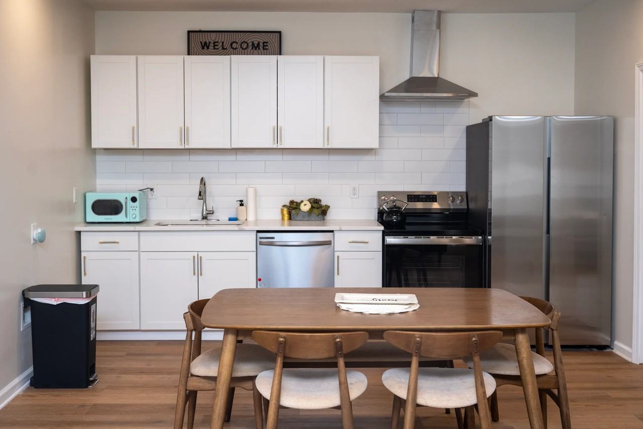 620 Bonaventure Ave Ne - Photo 2 of 15