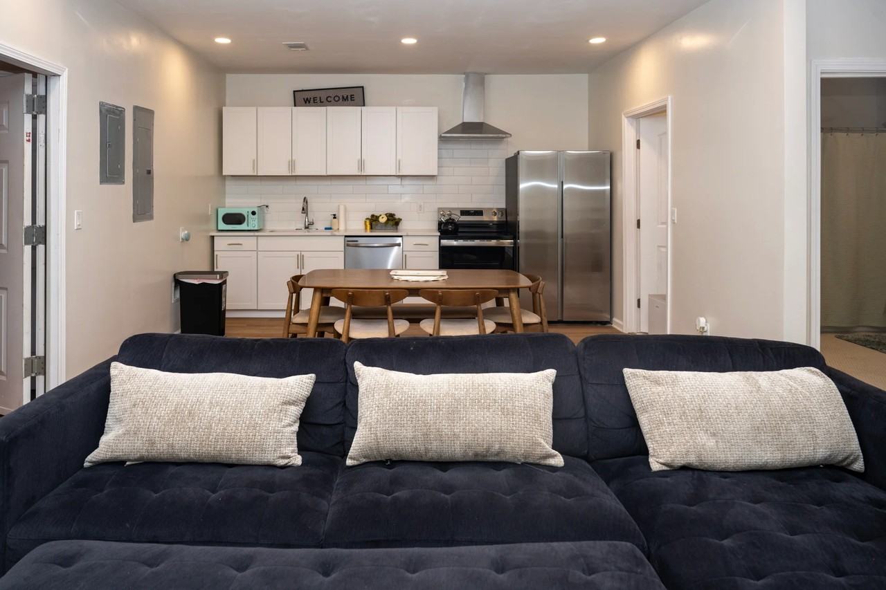 620 Bonaventure Ave Ne - Photo 3 of 15