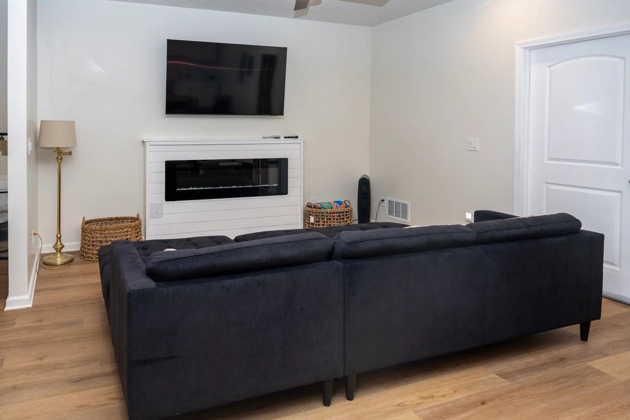 620 Bonaventure Ave Ne - Photo 4 of 15