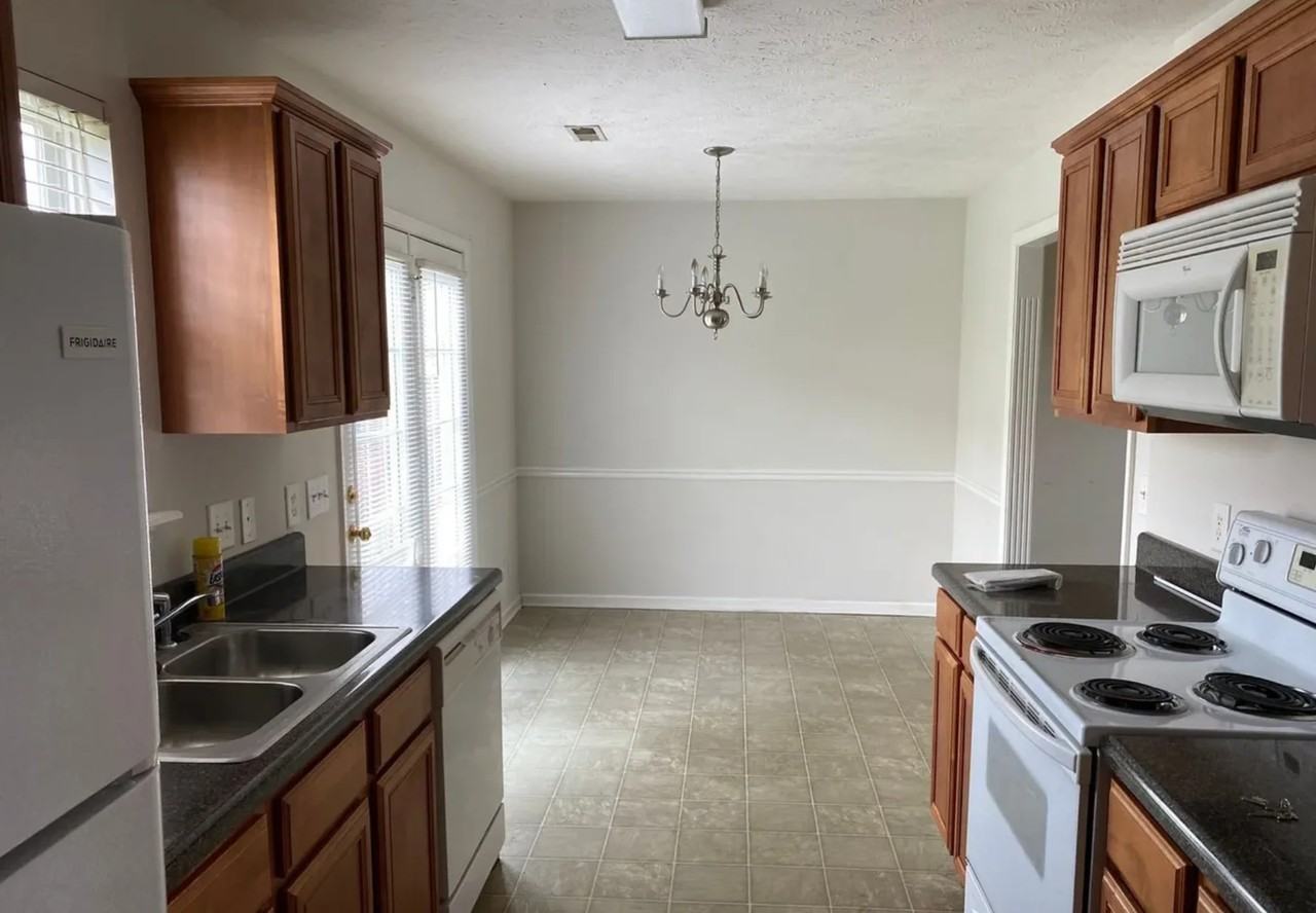 1240 Shannon Ln - Photo 6 of 19