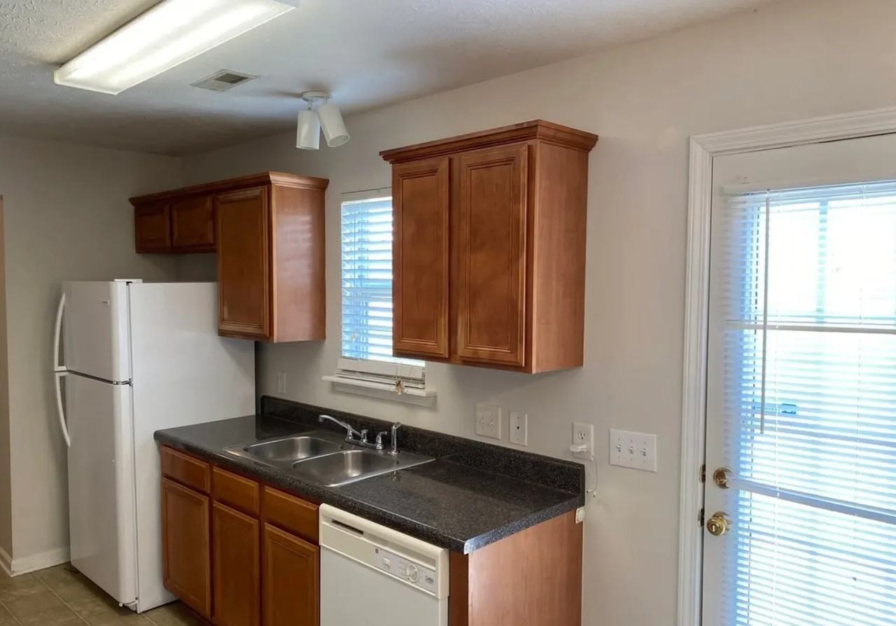 1240 Shannon Ln - Photo 7 of 19