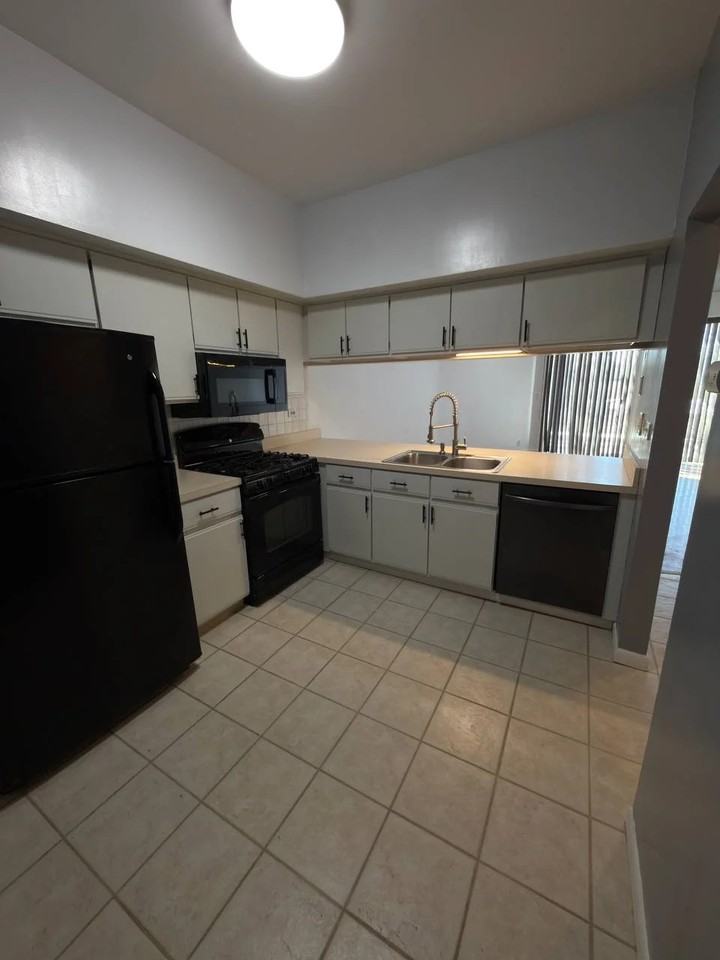 1406 Golfview Dr - Photo 4 of 15