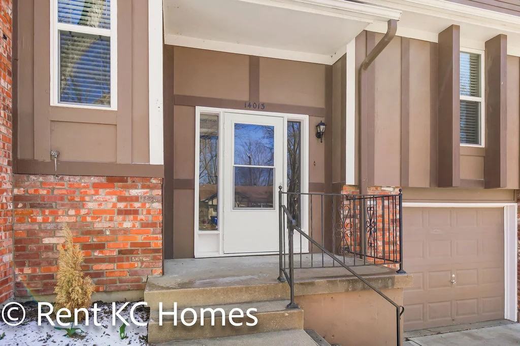 14013 S Tomahawk Dr - Photo 2 of 18