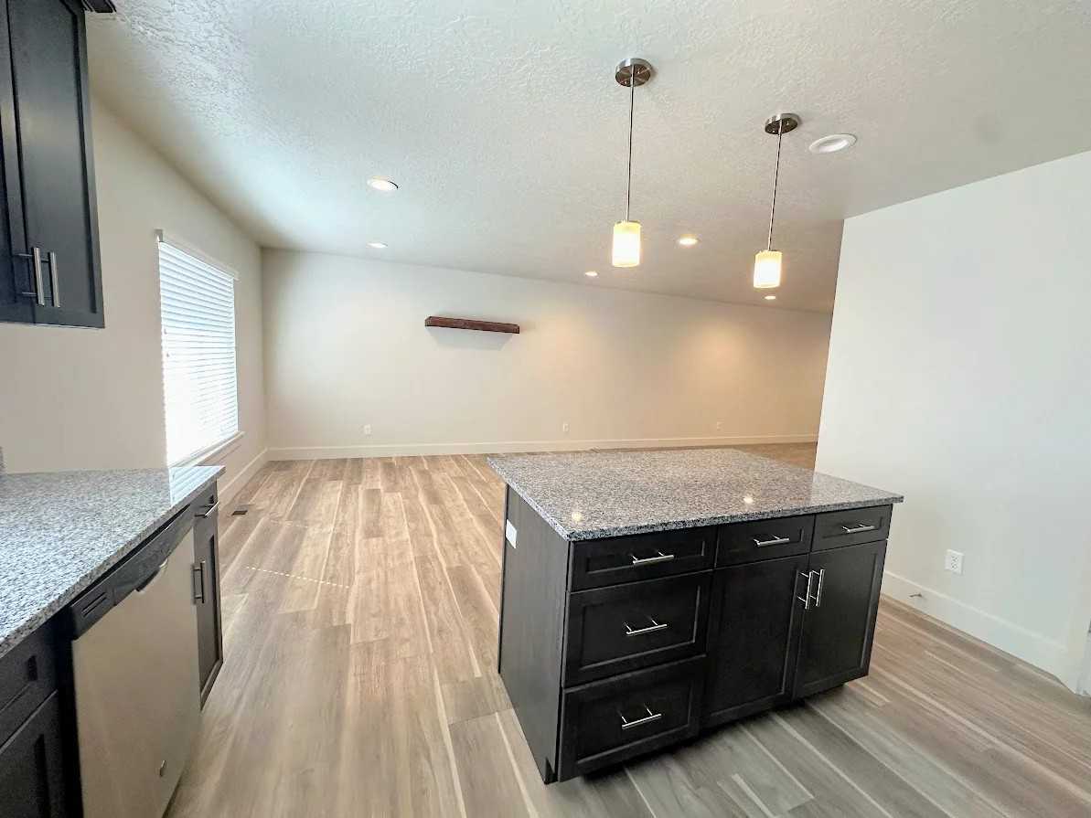 1055 E St - Photo 7 of 41