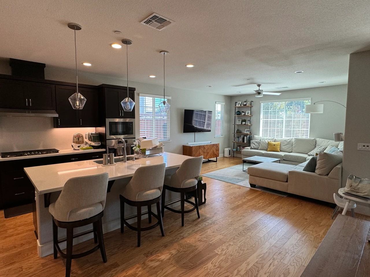 437 Wayland Loop - Photo 2 of 19