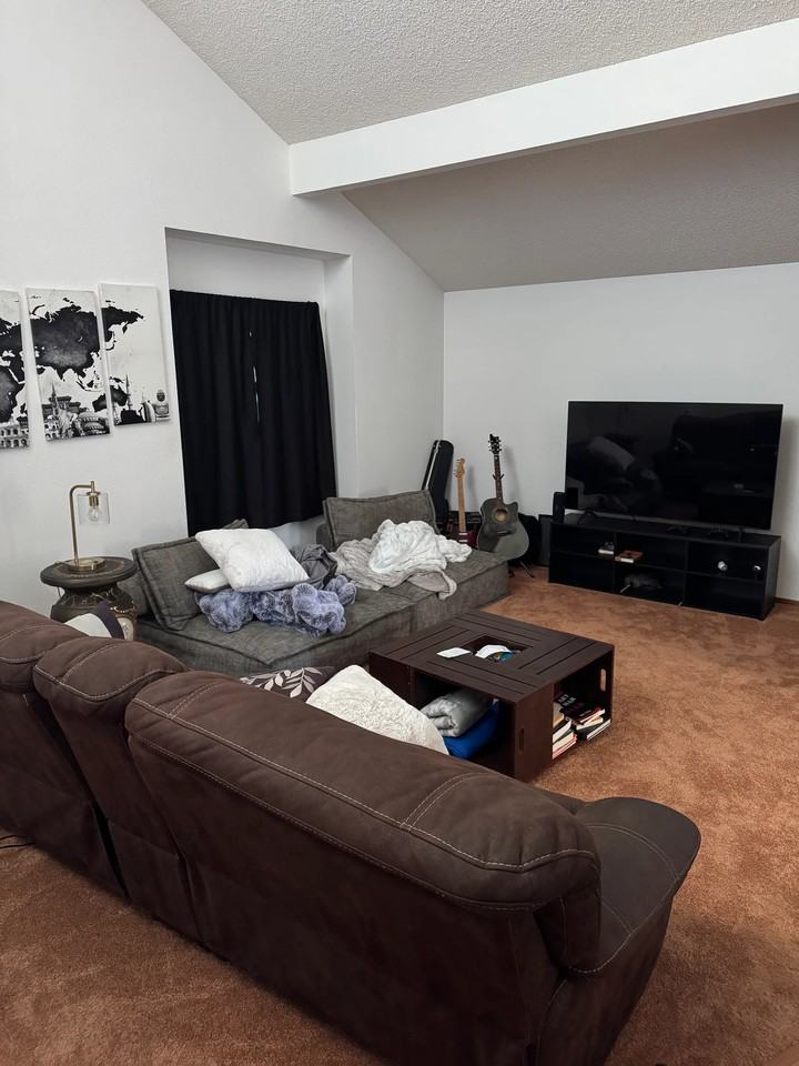 400 Redrock Dr - Photo 2 of 5