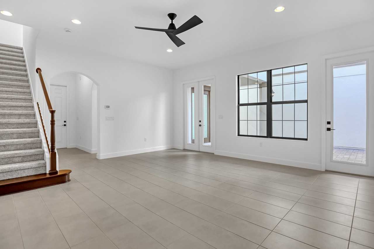 2238 Salew St - Photo 4 of 20