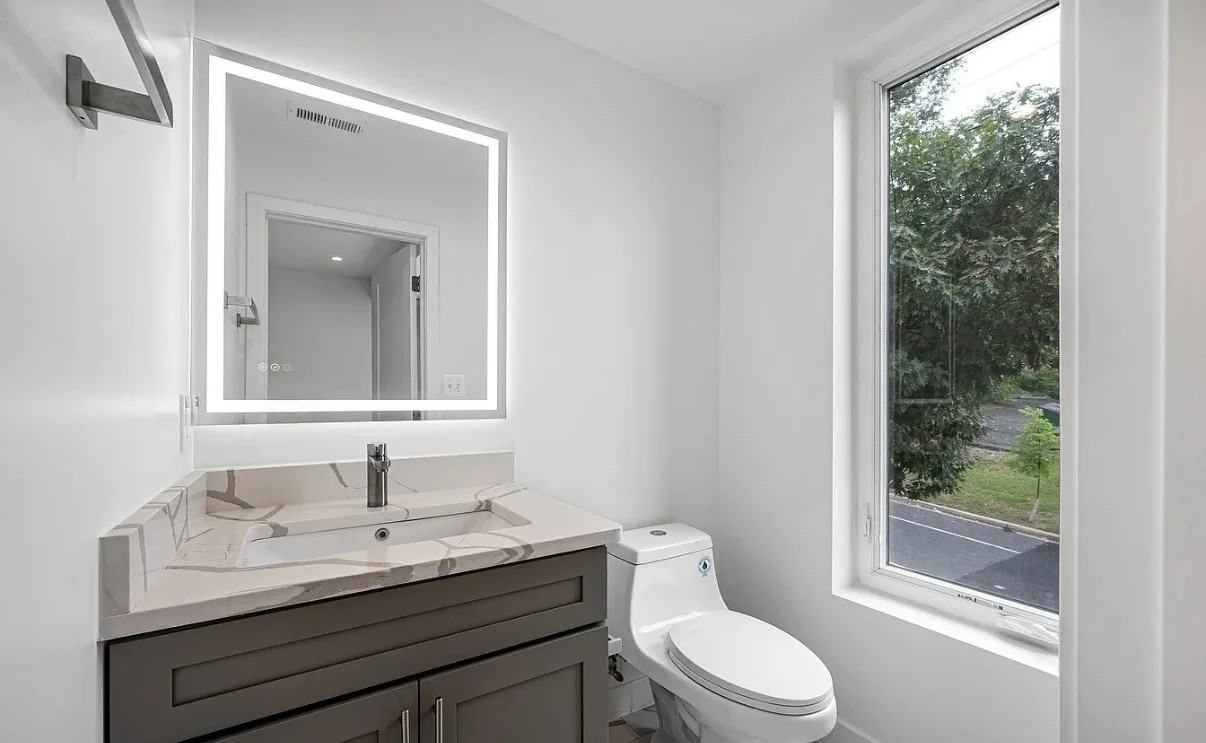 5508 Clay Pl Ne #2 - Photo 3 of 20