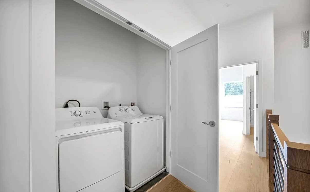 5508 Clay Pl Ne #2 - Photo 7 of 20