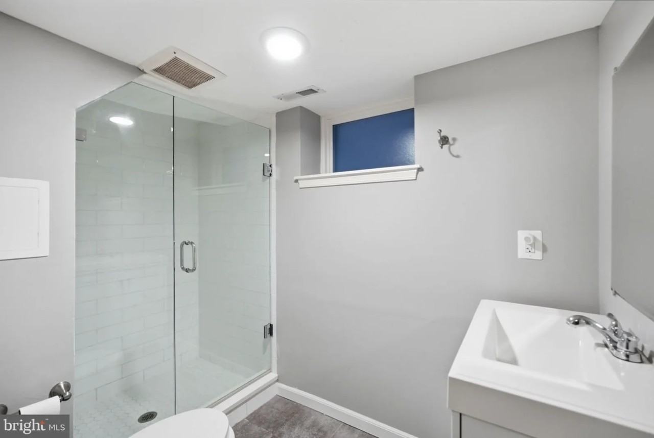 938 French St Nw #B - Photo 5 of 11