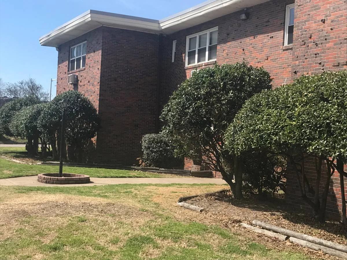 801 Greenway Ct - Photo 4 of 14