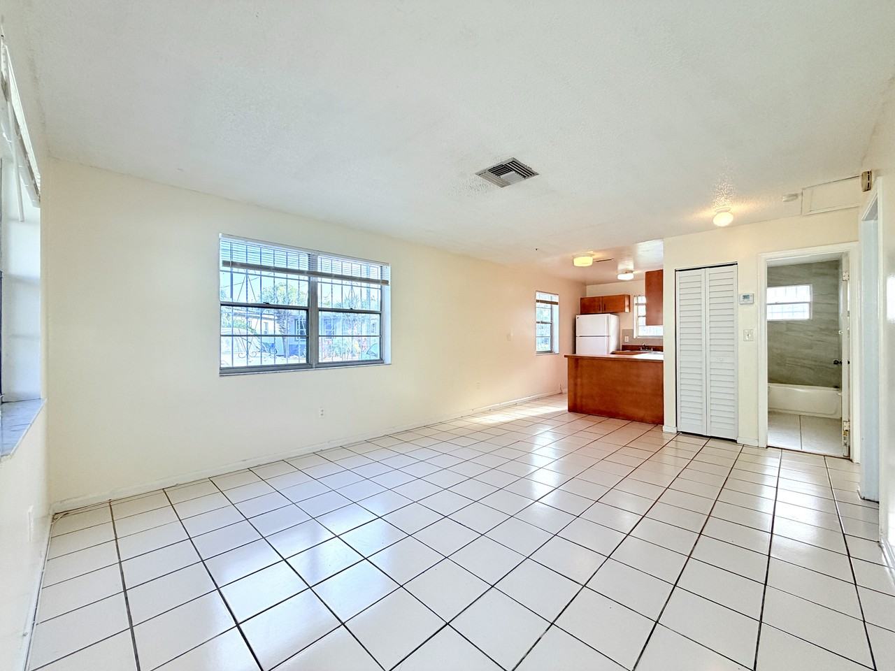 800 Ne 14th St #800 - Photo 2 of 12