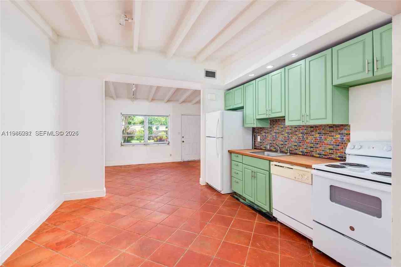 1716 Sw 12th Ct #NA - Photo 4 of 32