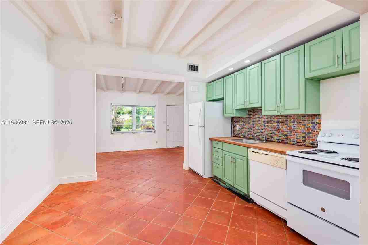 1716 Sw 12th Ct #NA - Photo 7 of 32