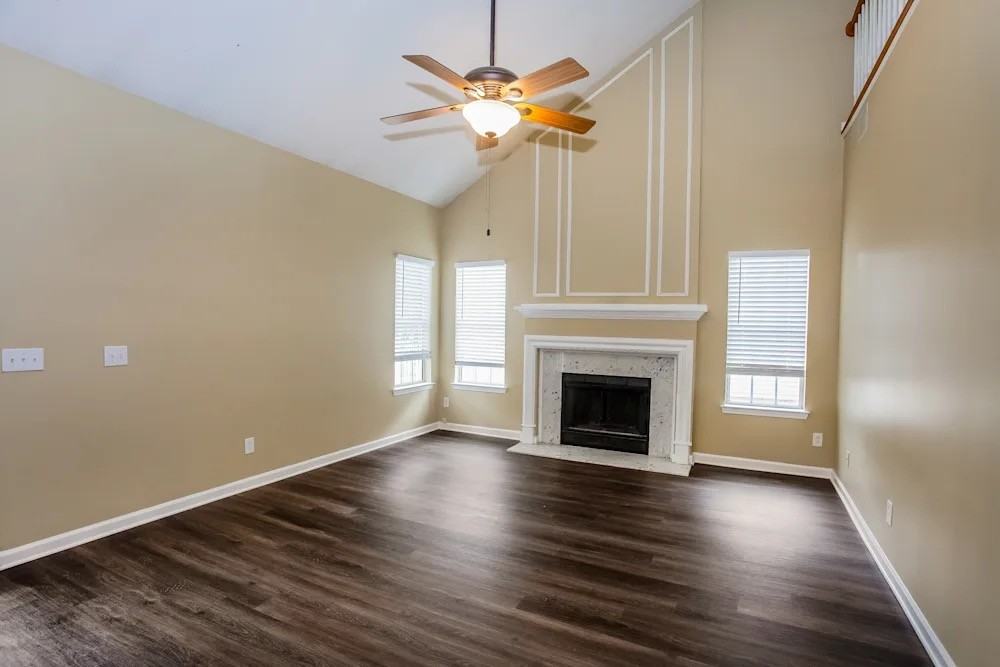 1364 Yorkshire Pl Nw #NA - Photo 2 of 11