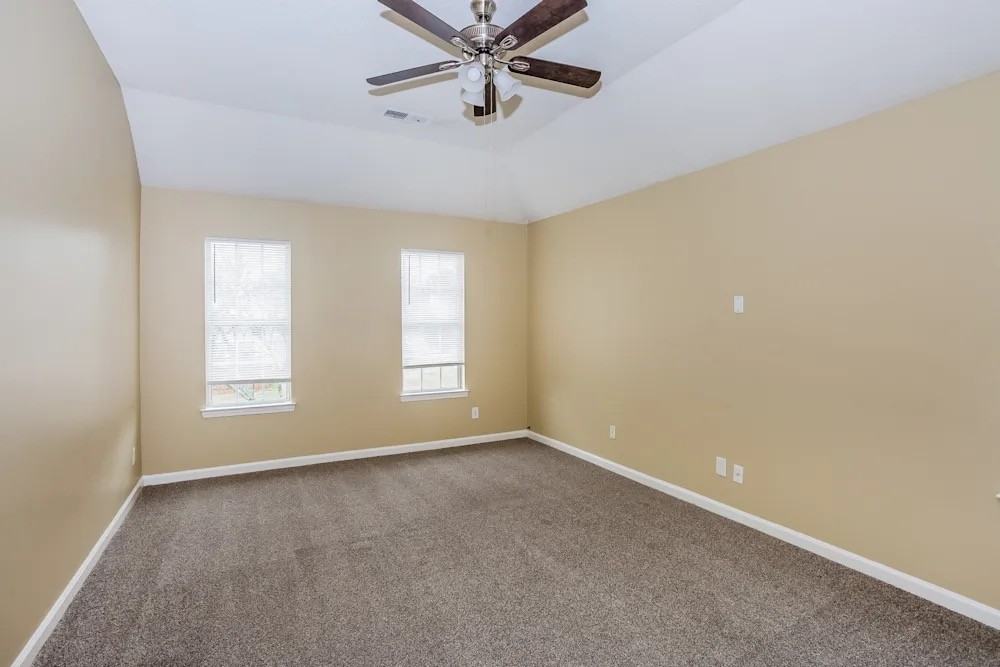 1364 Yorkshire Pl Nw #NA - Photo 3 of 11