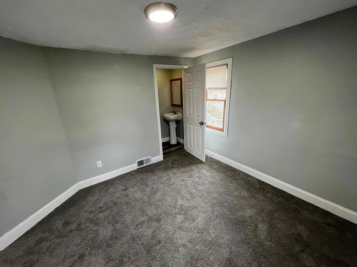 961 Lawton St #NA - Photo 7 of 7