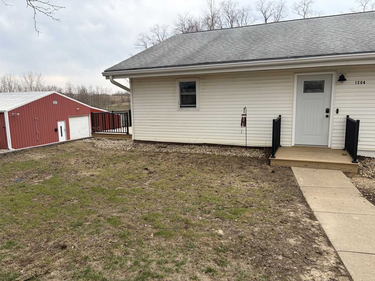 1204 W Lake Shore Dr #NA - Photo 2 of 20