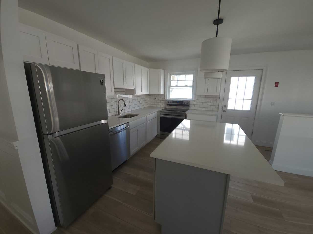 535 Merritt St - Photo 2 of 16