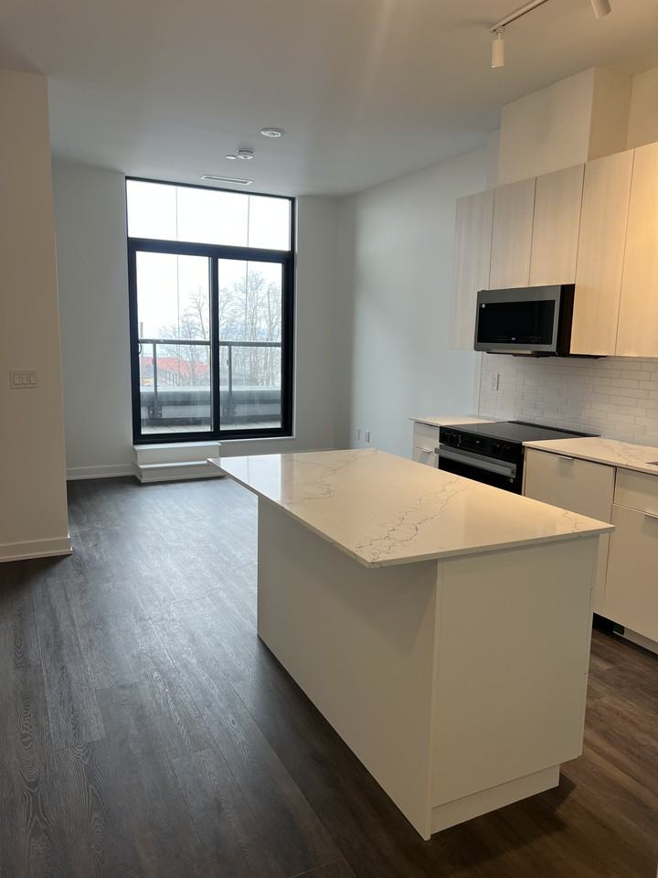 2075 Lakeshore Road #211 - Photo 3 of 10