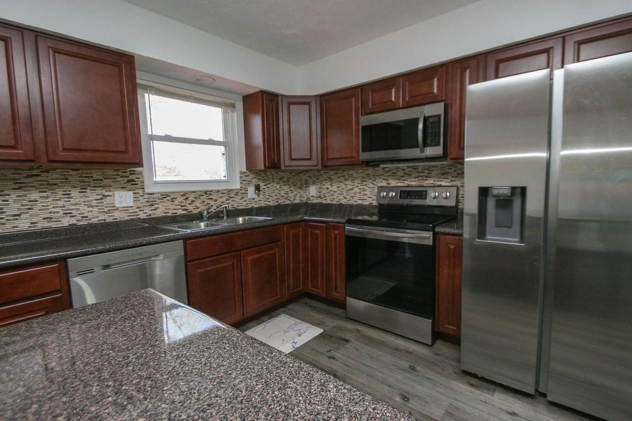 1080 Arapaho Ave - Photo 4 of 36