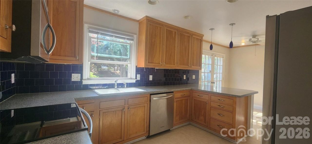 2015 Glouchester Cir - Photo 3 of 24