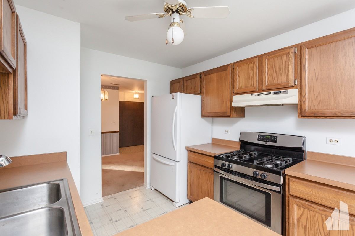 2630 Northampton Dr Apt A2 #A2 - Photo 3 of 27