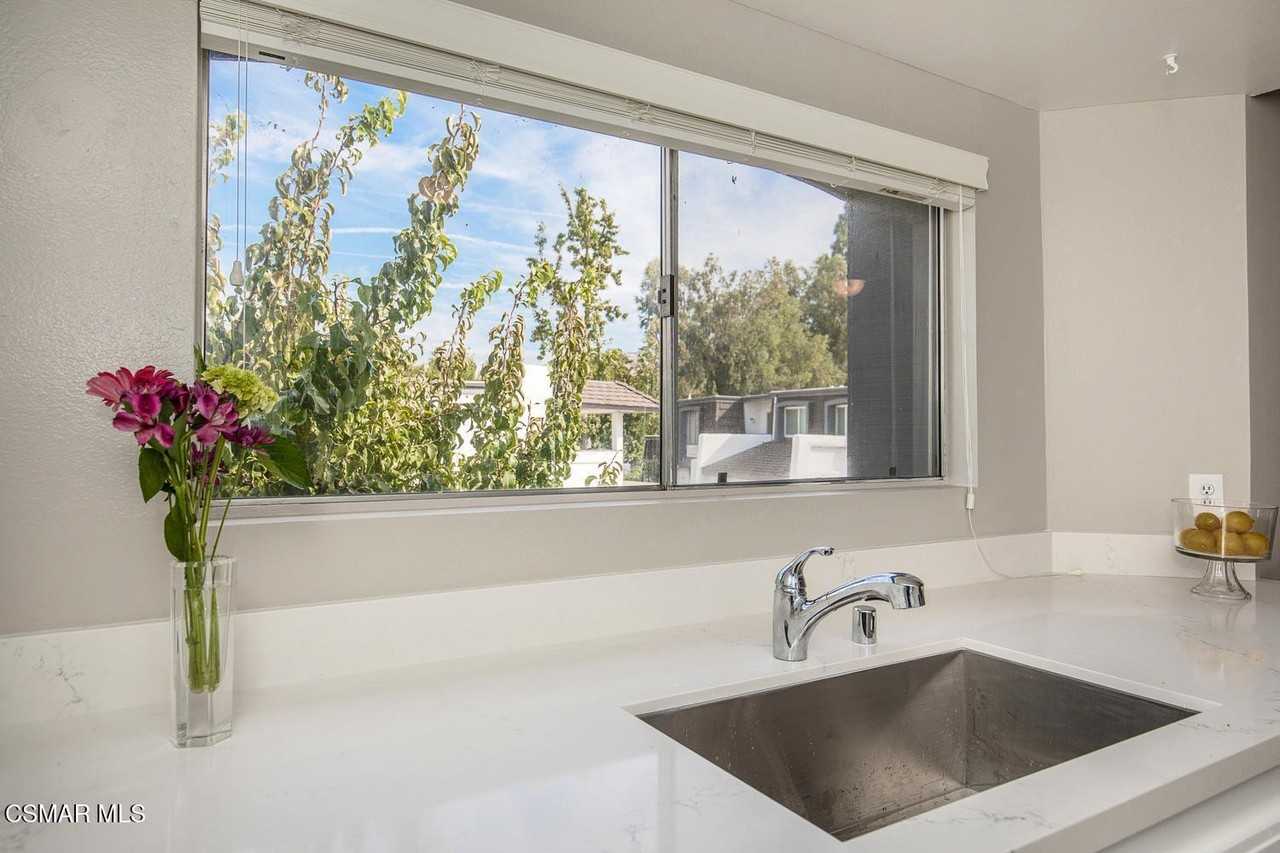 3709 Summershore Ln - Photo 6 of 22