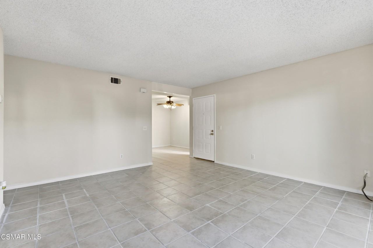 15242 Campus Park Dr Apt E - Photo 4 of 14