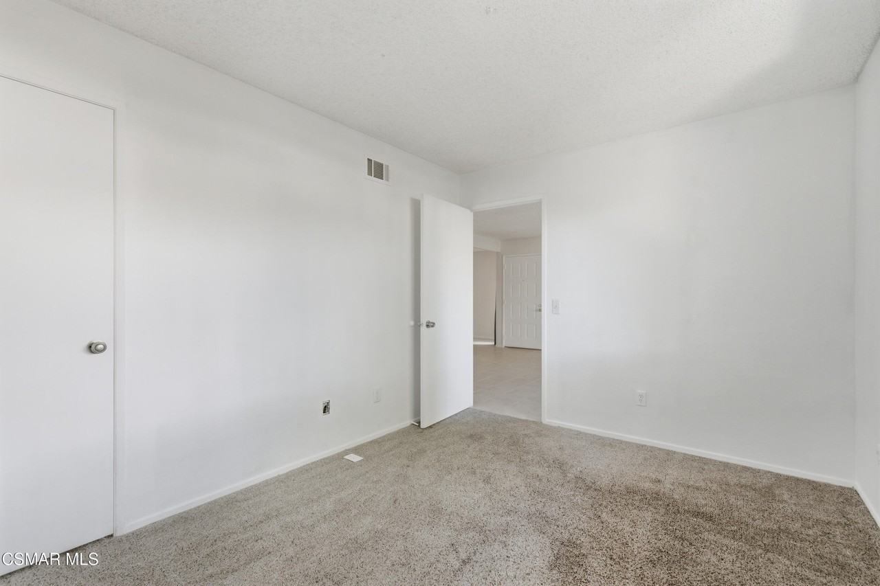 15242 Campus Park Dr Apt E - Photo 7 of 14