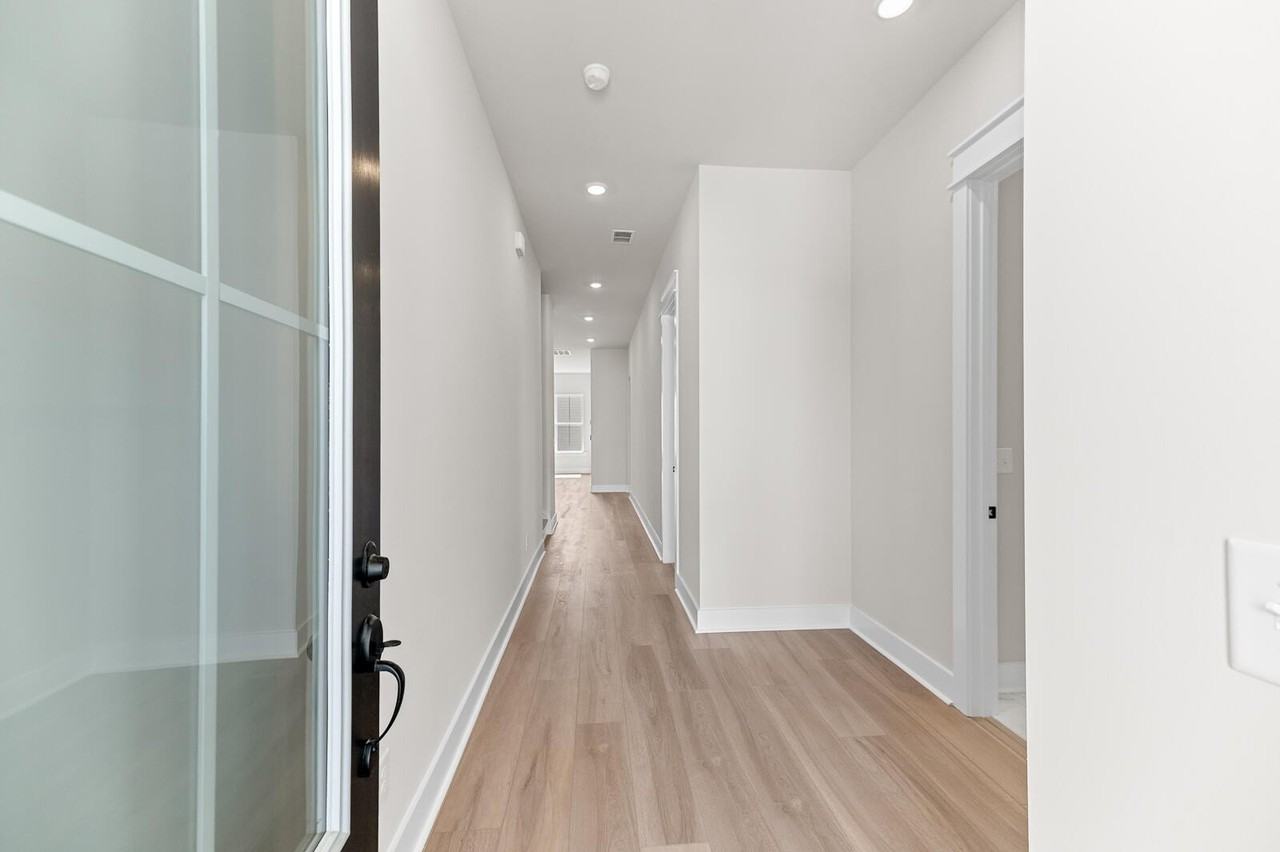 105 Bloomsbury St - Photo 3 of 39