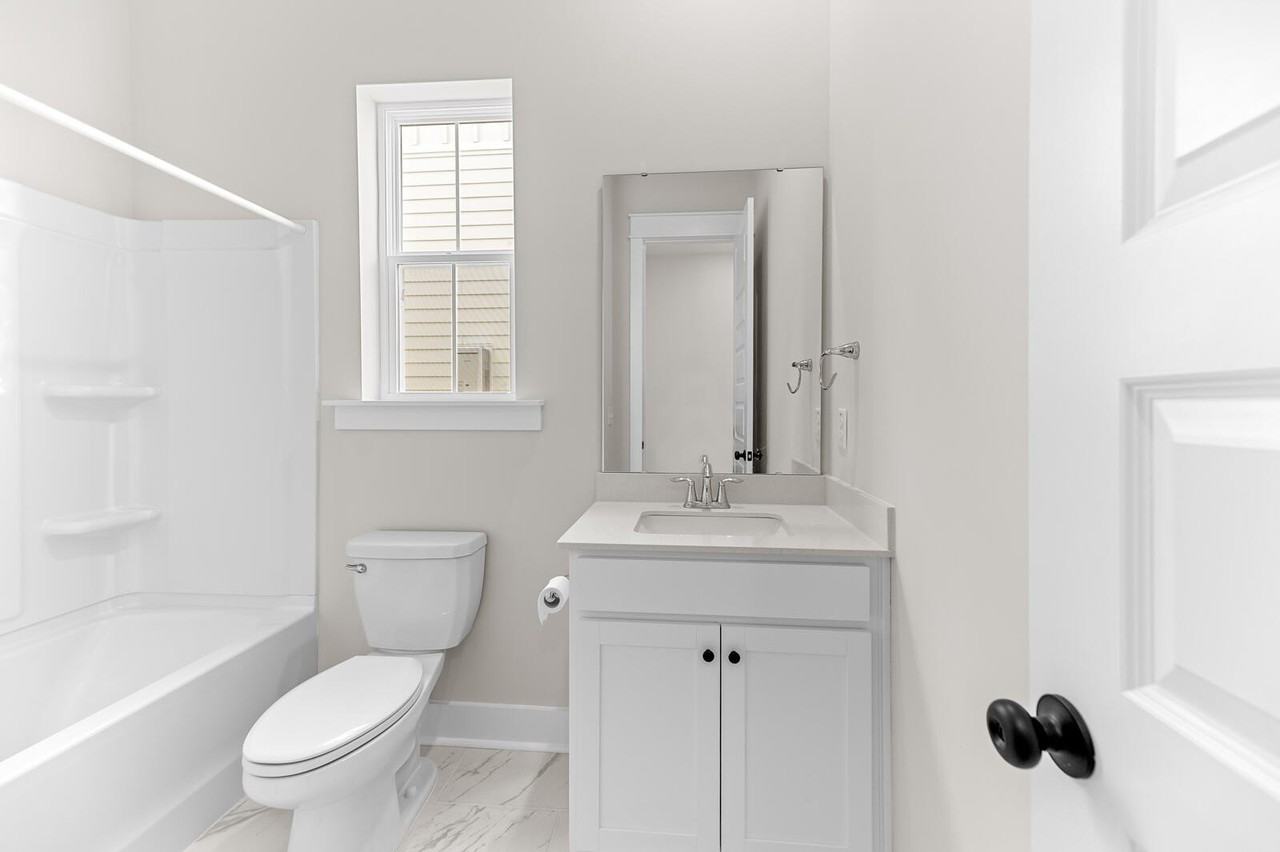 105 Bloomsbury St - Photo 4 of 39