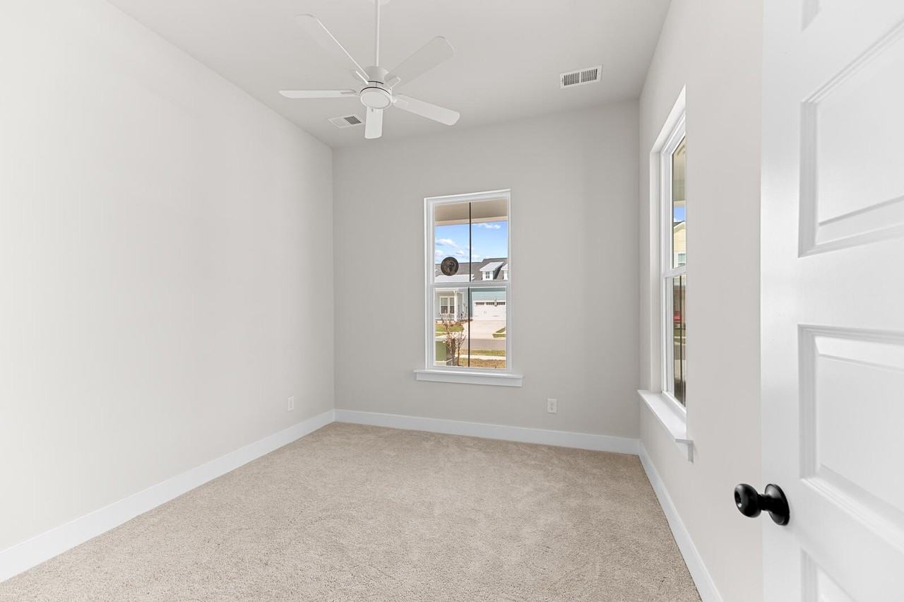 105 Bloomsbury St - Photo 5 of 39